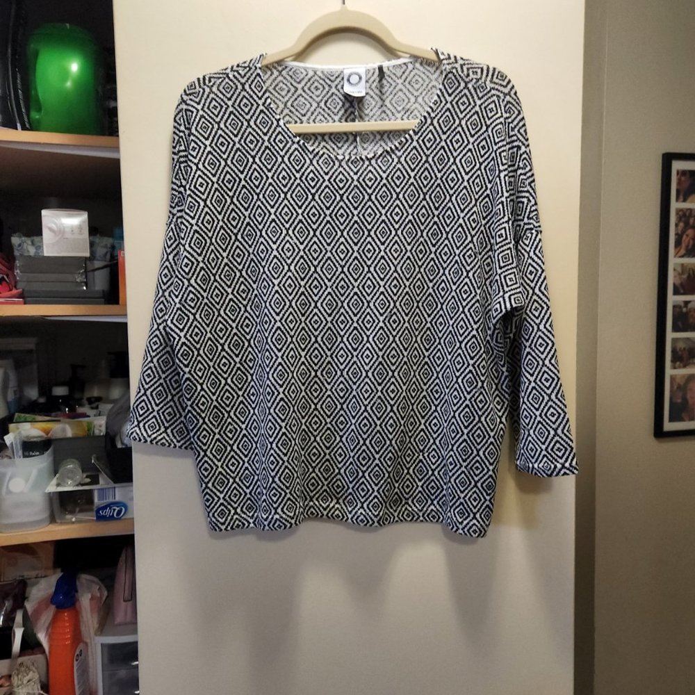 Anthropologie akemi and kin ikat geometric 3/4 sleeve top
